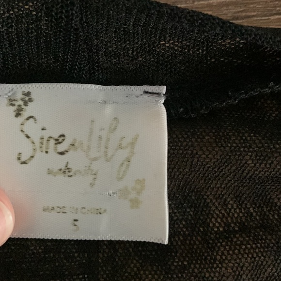 Gorgeous Sheer/Lacey Cover up - Picture 2 of 3